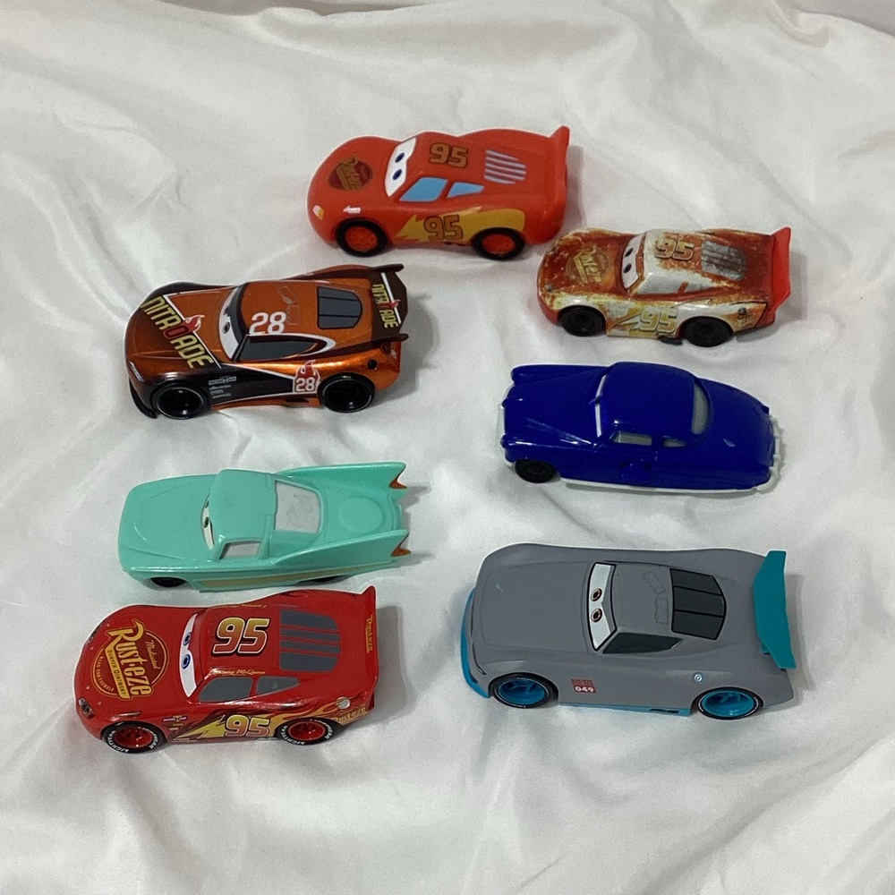 Disney Cars Movie Cars Lot of 7 Toys Larger Versions Pull Go Lightning McQueen - Picture 3 of 9